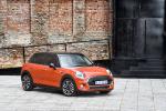 Mini Cooper 5-Door 2018 года (ZA)